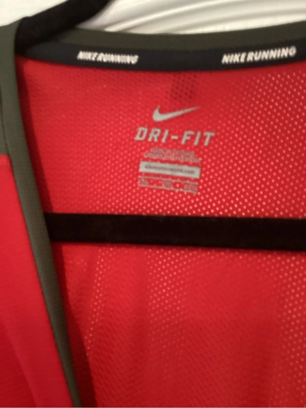 Nike Red Short-Sleeve Athletic Tee 2XL EUC - Picture 2 of 3